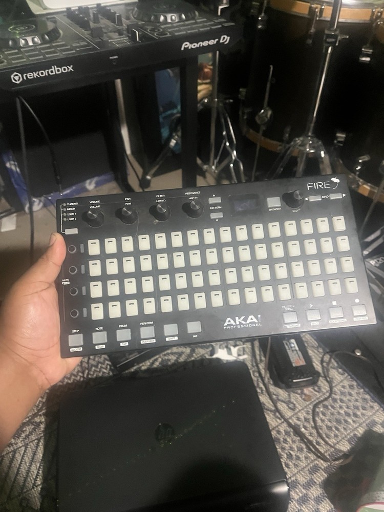 Akai Professional FIRE DAW Controller for FL Studio, Pad Triggers, USB