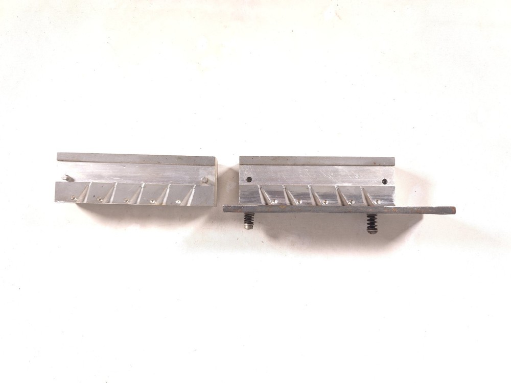 VINTAGE TWO PIECE JIG MOLD