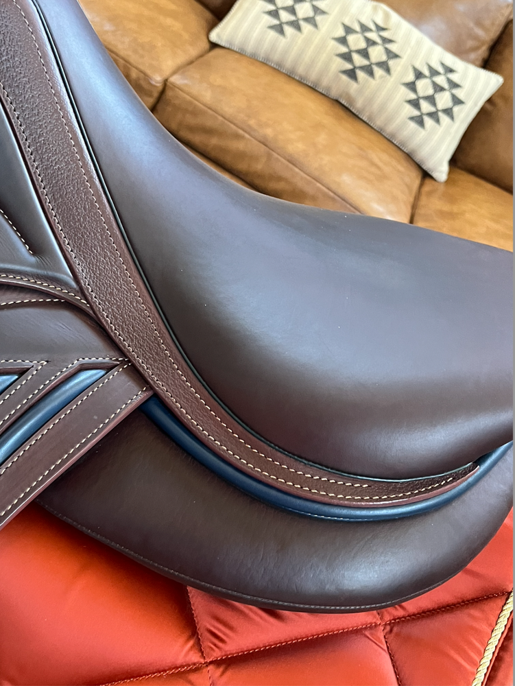 2022 17.5” 2A Devoucoux Biarritz Lab Jump Saddle *Full Buffalo Leather PRO PANEL
