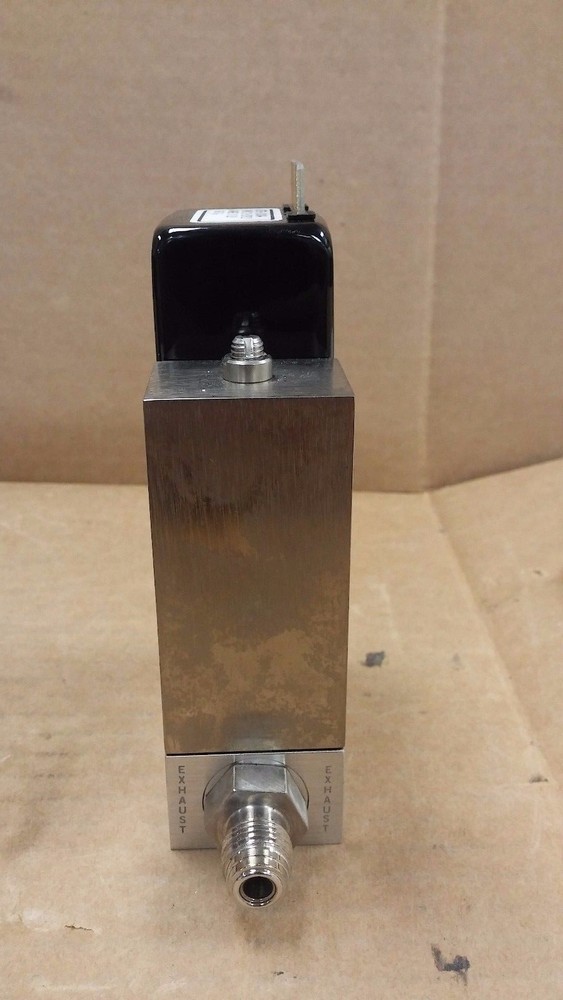 UNIT Instruments UFC-1100A O2 Gas 10 SLM Mass Flow Controller