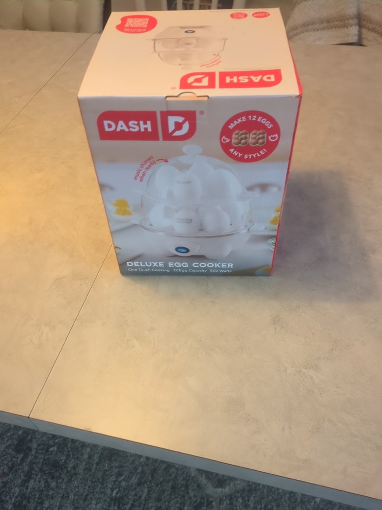 Dash Deluxe Express Egg Cooker