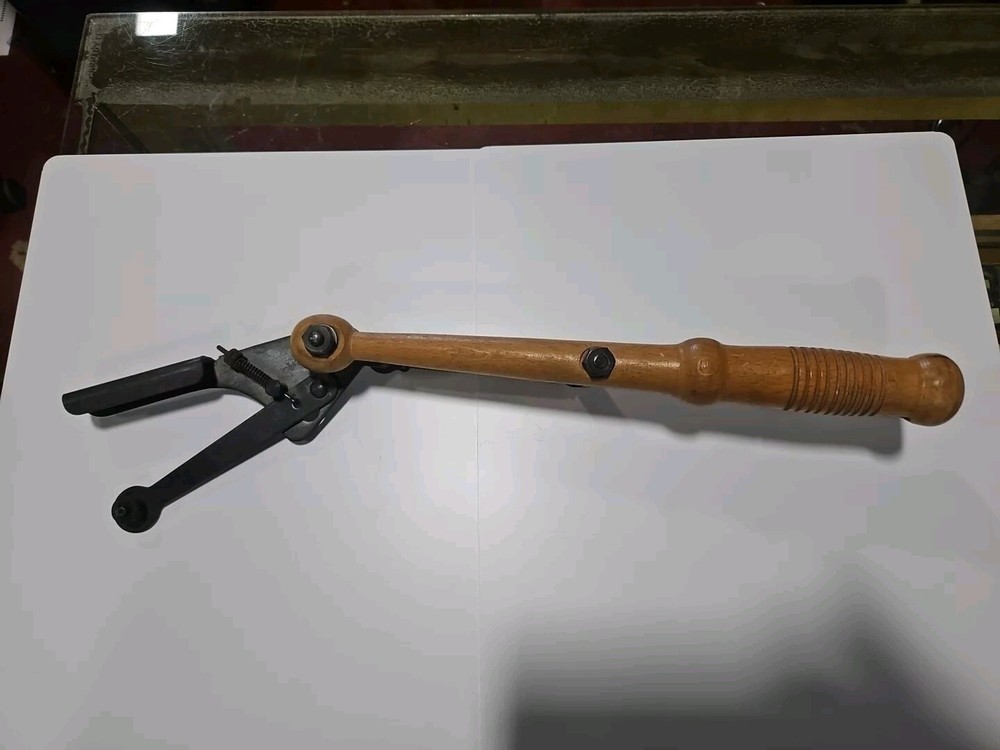 Vintage Handheld Clay Pigeon Thrower