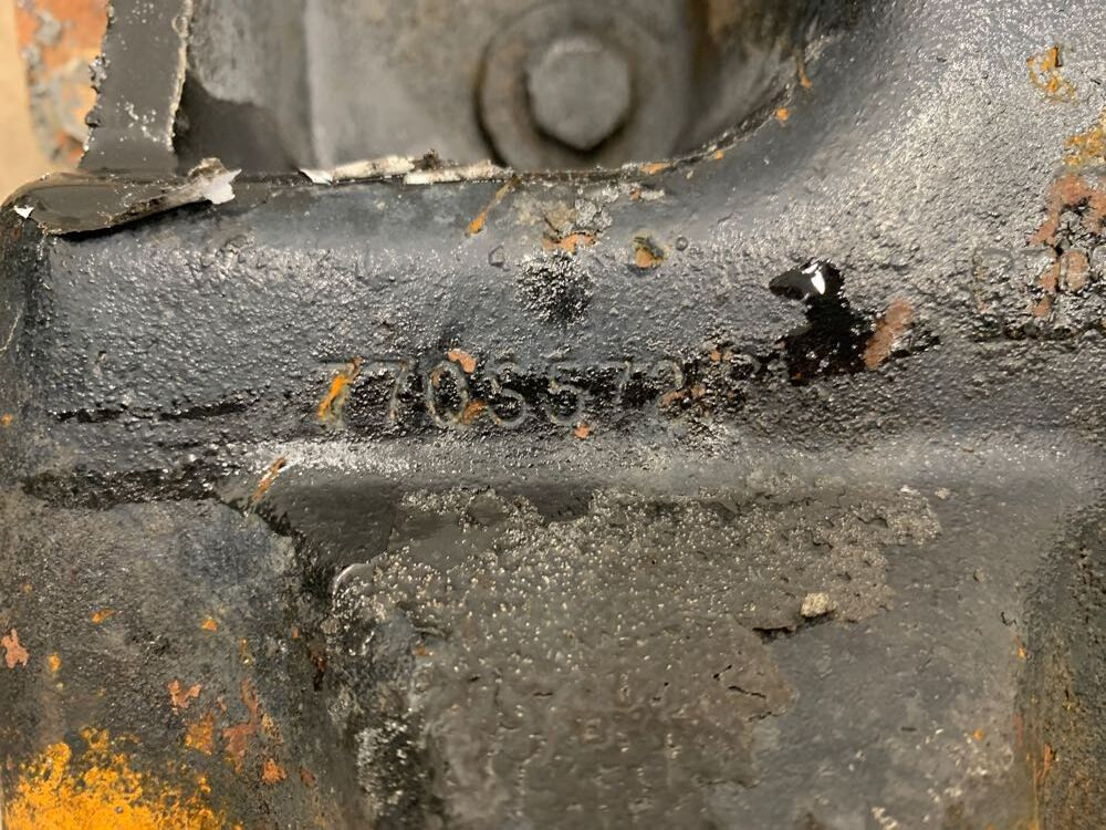 2001 Mack RD Cab Mount (630-10530)