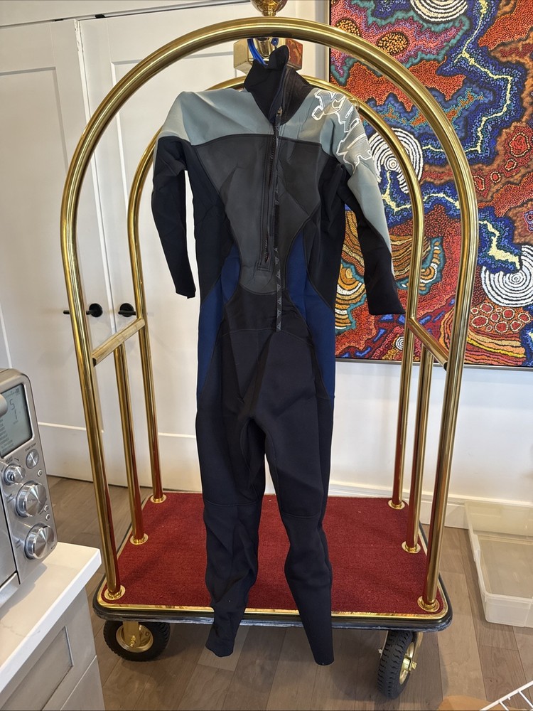 wetsuit