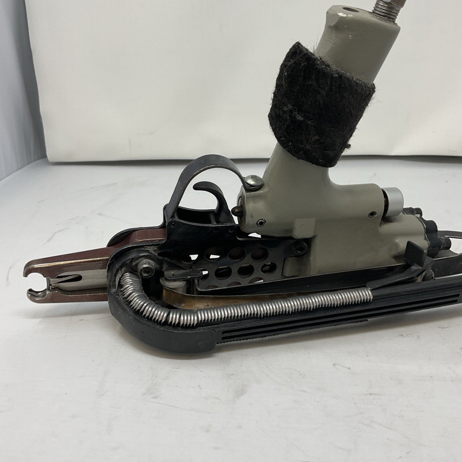 WOODPECKER C-7EA 15 Gauge Pneumatic Hog Ring Gun 3/4-Inch with Slim Long Nose