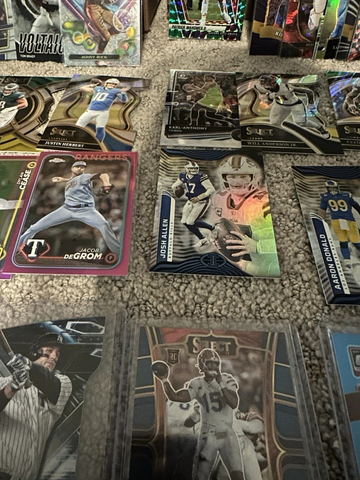 Multi Sports 25 Cards Lot, #'s, Autos, Patches RC’s & More! LOOK AT DESCRIPTION!