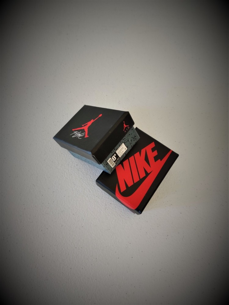Mini sneaker shoebox