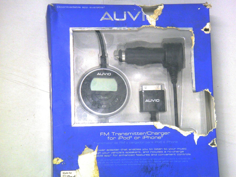 Brand New Auvio FM transmitter/charger for iPod or iPhone