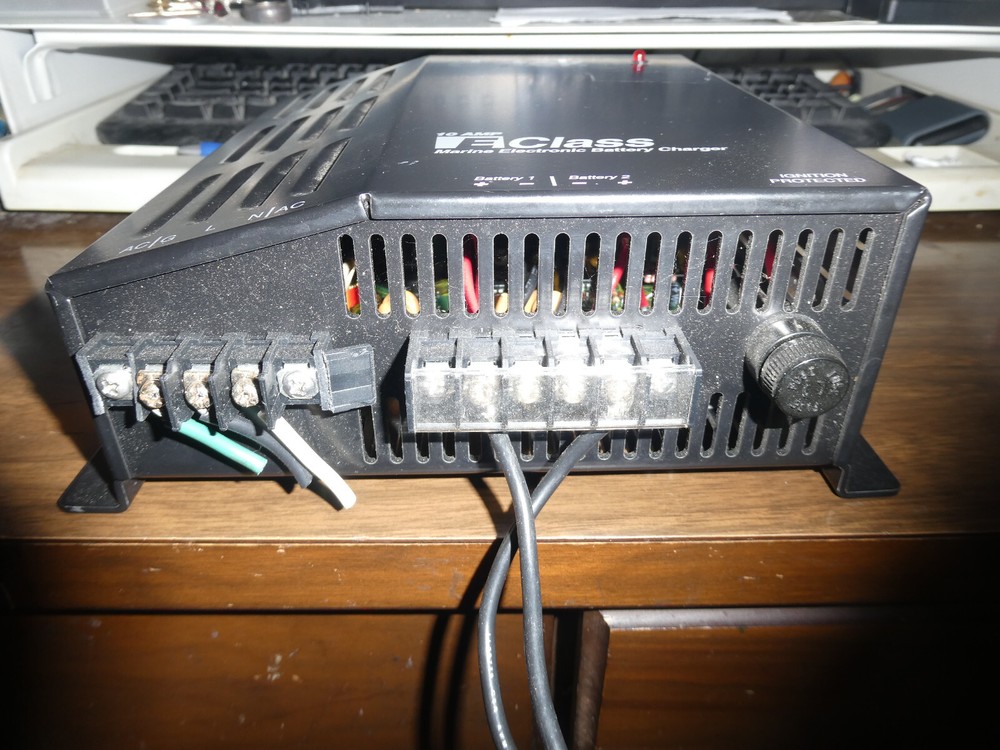 DYTEK E CLASS MARINE ELECTRONIC 10A AMP BATTERY CHARGER