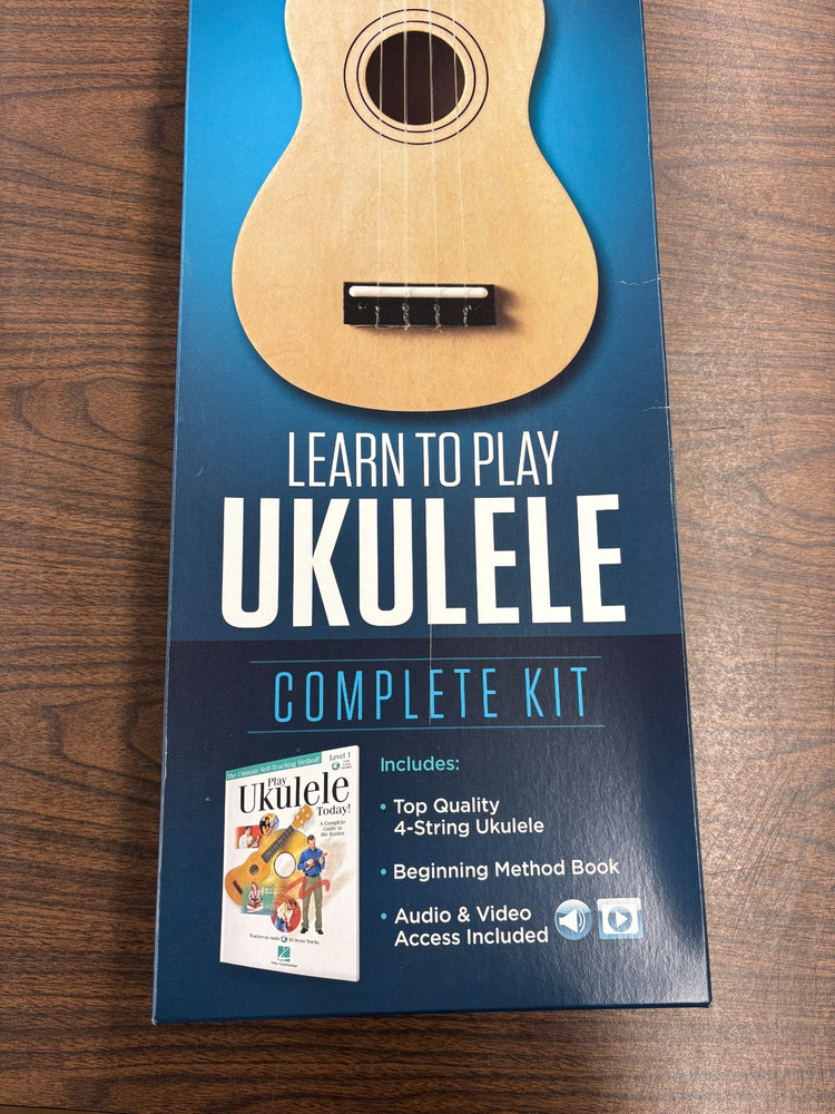 HAL LEONARD Learn To Play Ukulele Complete Kit