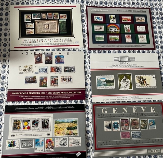 43 United Nations Souvenir Folders w/Mint Stamps Free Shipping