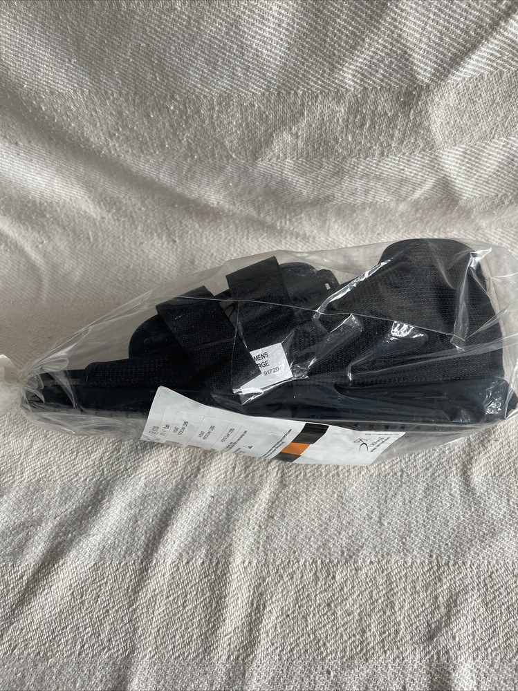 DeRoyal..Large..Post Op Hook & Loop closure Shoe...Female Ref A152407...Black