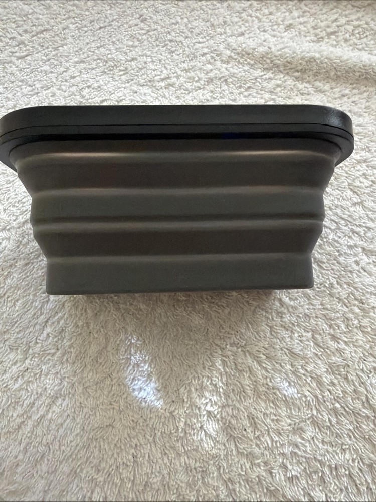 ORACLE Foldable Silicone VR Headset (1) With Instruction Sheet.