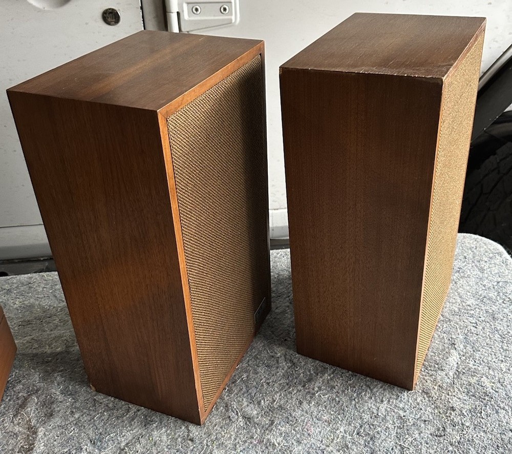 KLH Model Twenty Six Turntable Stereo System & Speakers Untested