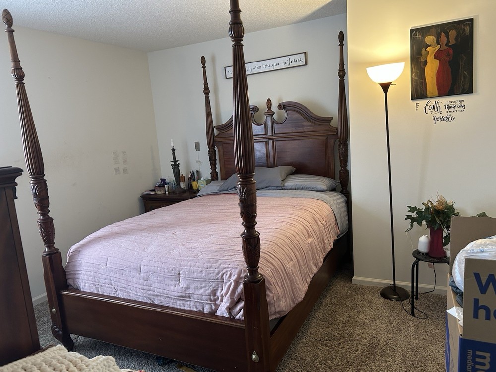 Queen Size 4 Post Bedroom Set
