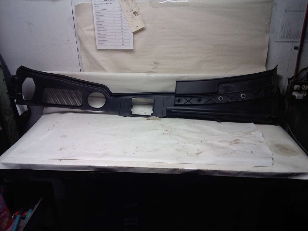 10 AUDI Q5 Cowl Vent Panel/screen