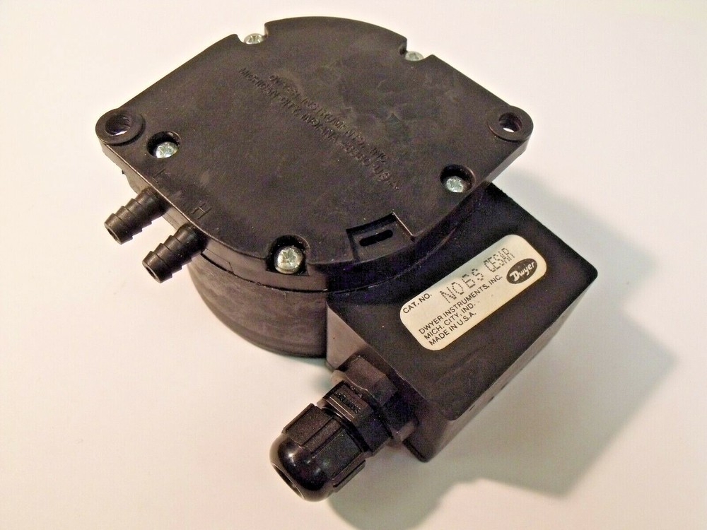 NIB Dwyer Model 604D-3 Series 600 Minihelic Diff Pressure Indicating Transmitter