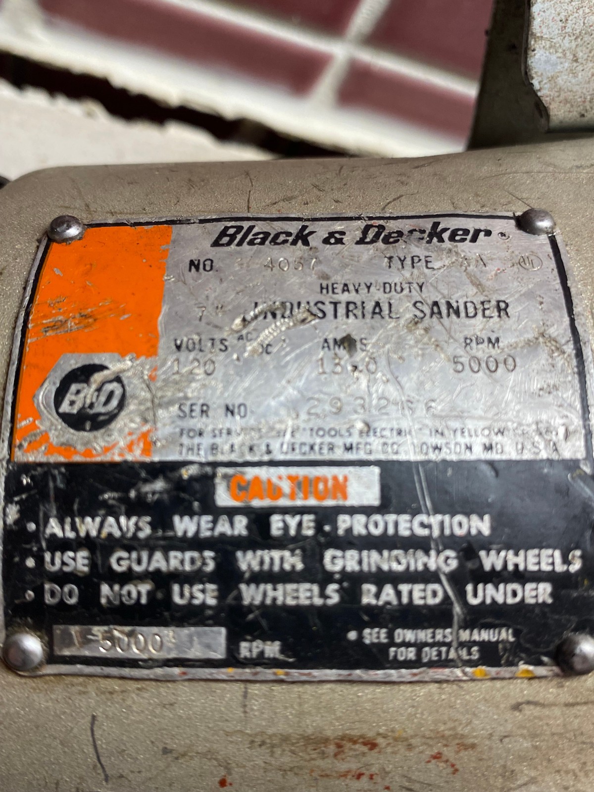 Black & Decker Heavy Duty Industrial 7 / 9 Inch Sander Grinder Model 4057