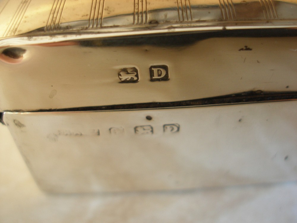 VINTAGE STERLING SILVER CIGARETTE BOX