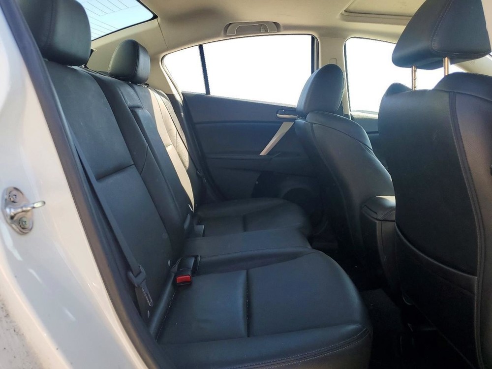 3 2011 Glove Box 4998884