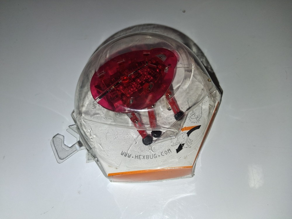 HexBug Red Pink Beetle Robotic Micropet Robot Hex Bug 60-206 Dented Package NEW!