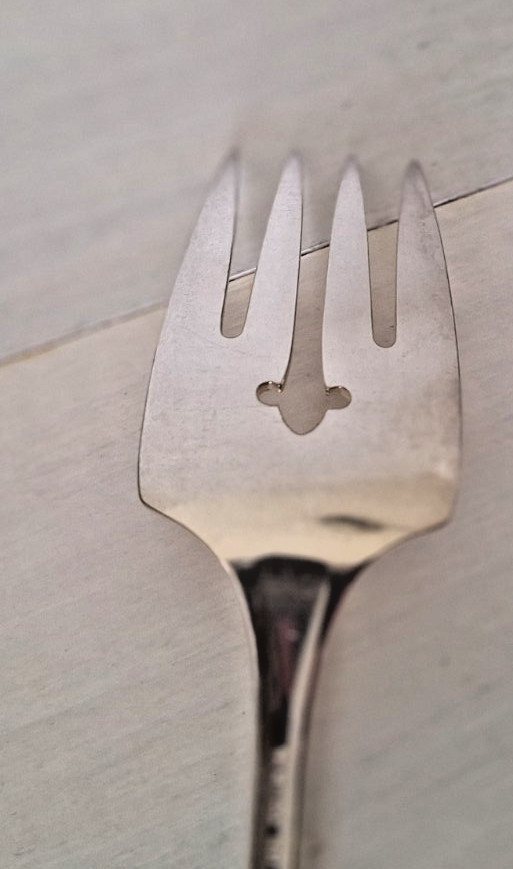 Oneida Genesee Silver Plate Lynnwood-Memory Pattern Serving Meat Fork 1934 8"