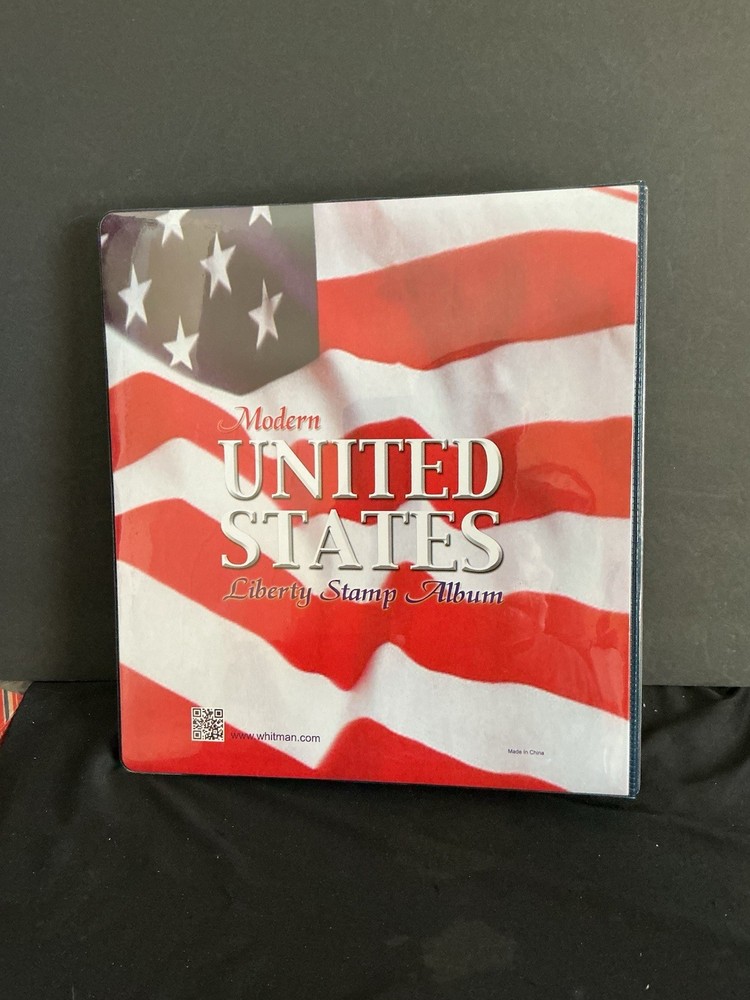 H E Harris United States 3 Ring Binder / Mint