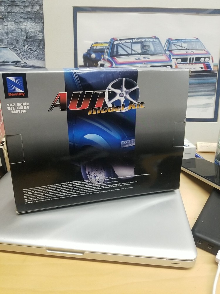 BMW x5 aut model kit 1:32 scale