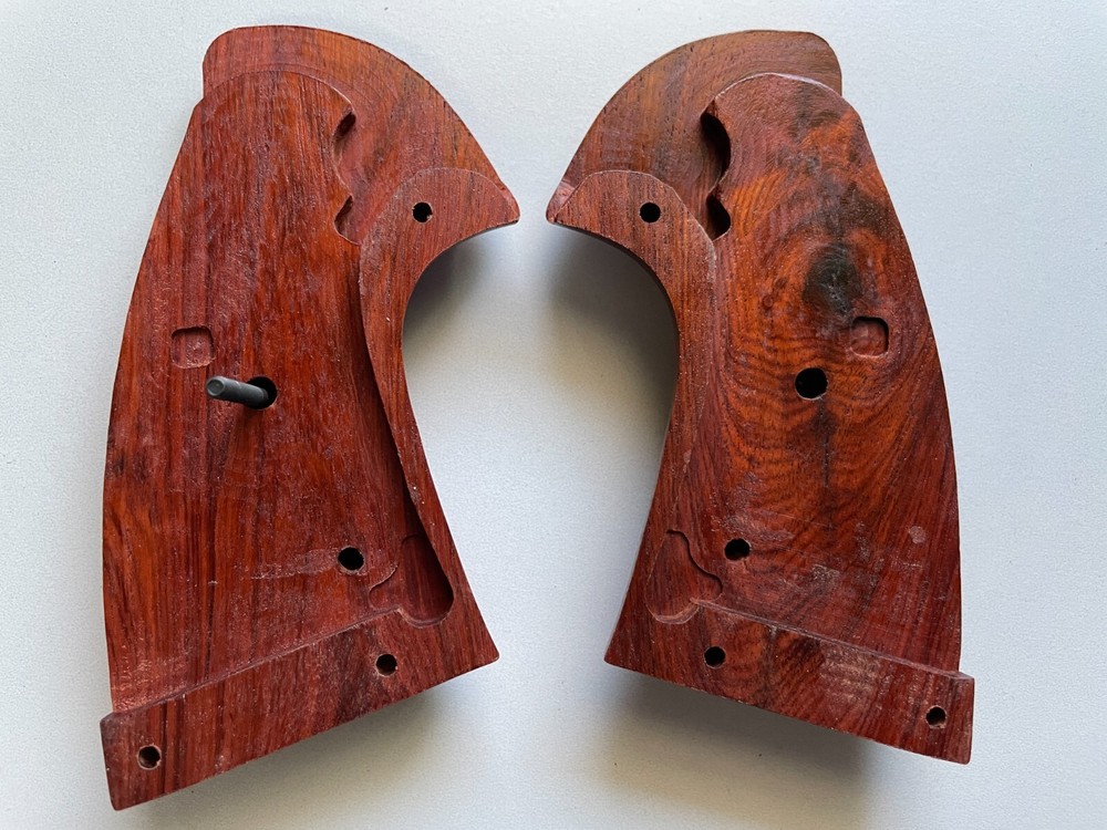 Premium Grip For COLT PYTHON (I,E Fr ame) Checker Hard wood new design