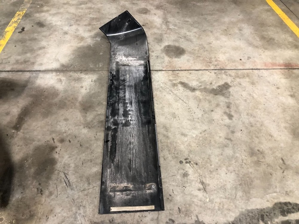 Peterbilt 386 COMPOSITE Right/Passenger BETWEEN CAB AND SLEEPER Panel