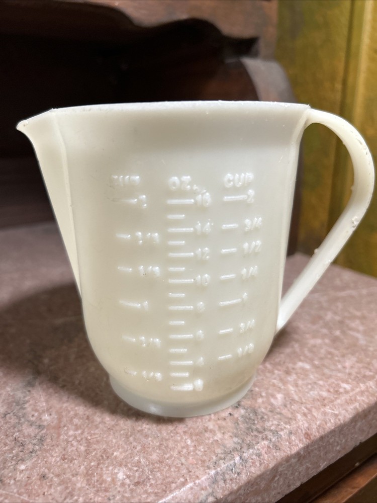 Vintage Plastic USA Eagle 2 Cup Measuring Cup.