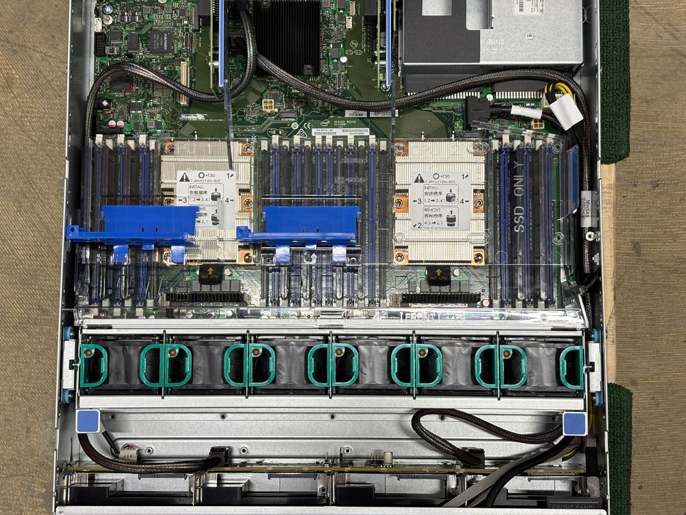 NEW (Open Box) | Intel Rr2000 / J61904-002 8x2.5" 2U Rackmount Server Chassis