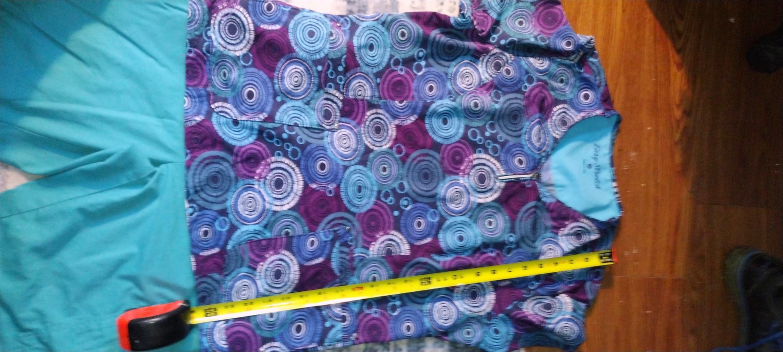 SET OF 2SCRUB TOPS AND MATCHING PANTS FOR BOTH IN MED.