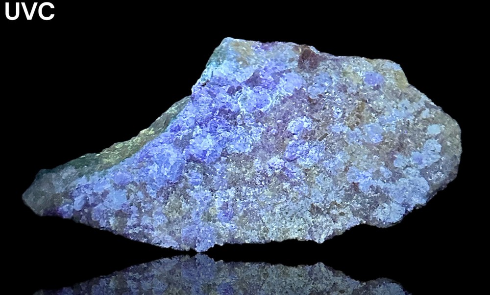 752 Gr. Fluorescent Phosphorescent Tenebrescent Hackmanite Crystals, Unknown