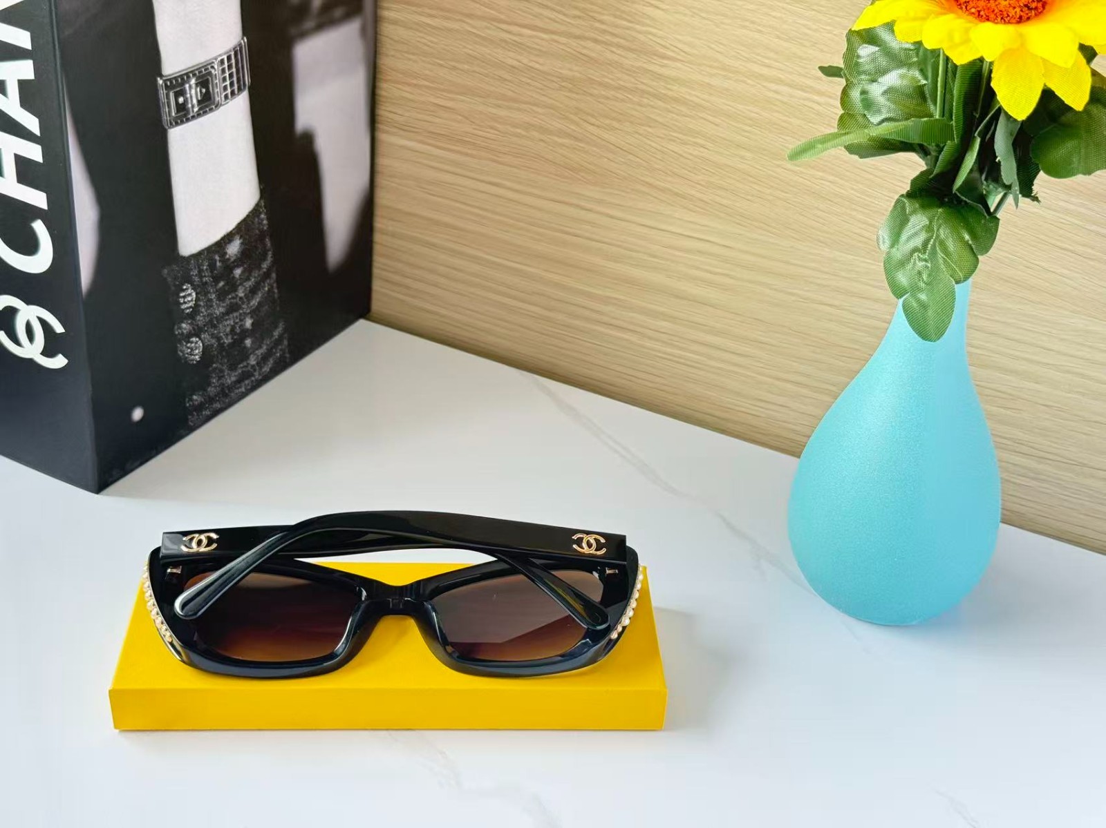 CHANEL CH5481-H Black Gold CC Logo Pearl Cat Eye Sunglasses Gray Gradient