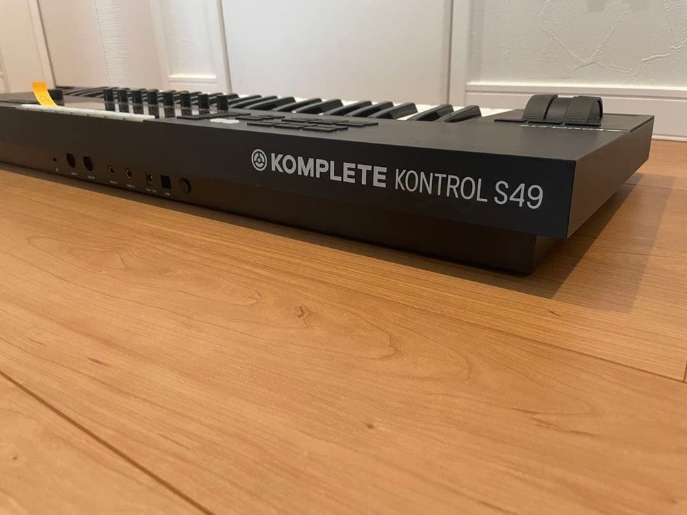 Native Instruments S-Series Komplete Kontrol S49 MK3 Keyboard Controller