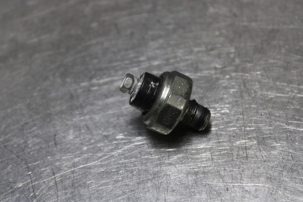 02-13 Interceptor VFR800 Oil Pressure Sensor
