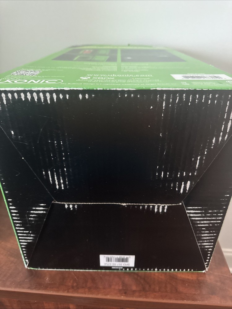 Ukonic Xbox Series X Replica Mini Fridge