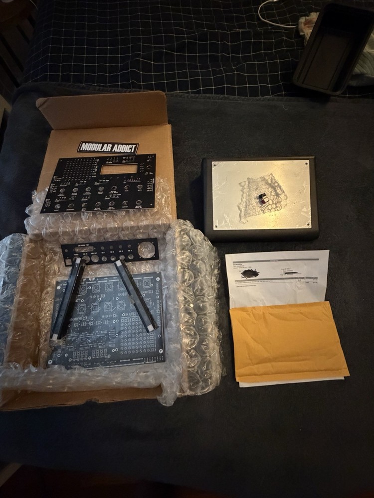 MB-6582 DIY Analog SID Synthesizer Kit/Lot Includes SID chips, PCBs, And Case +