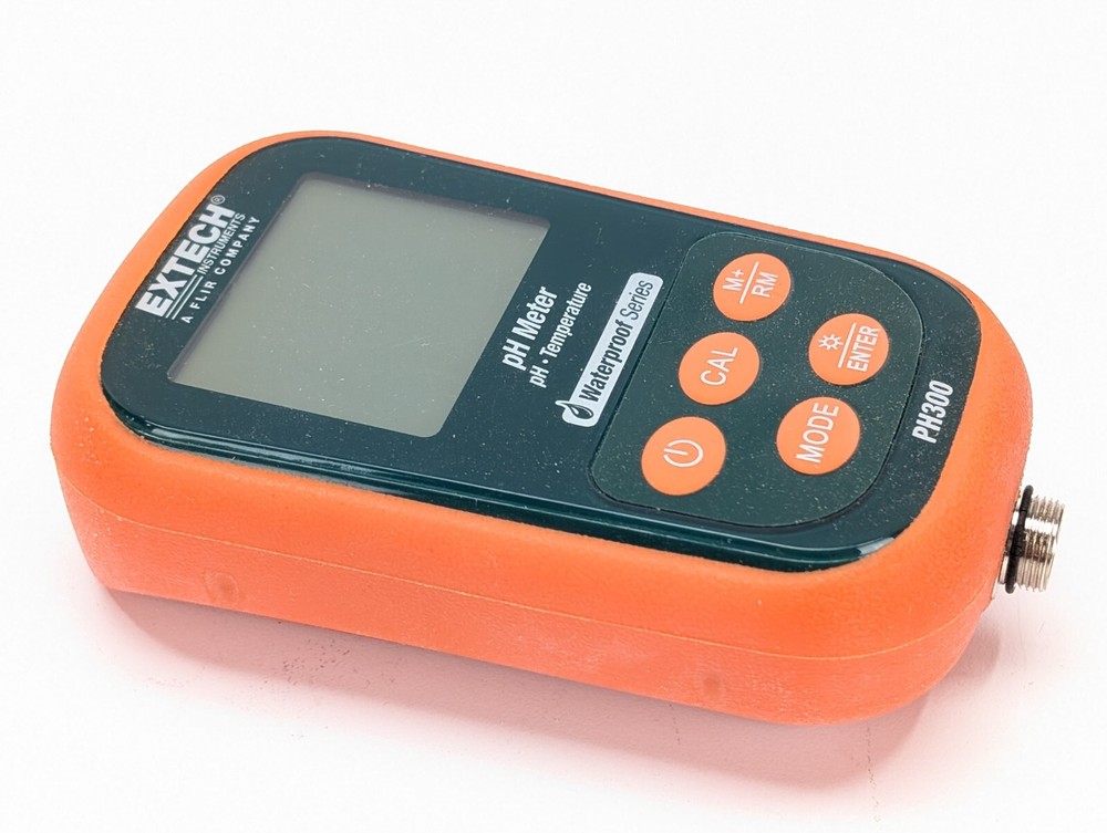 EXTECH PH300 pH / Temp Meter Kit w/Probe and Case