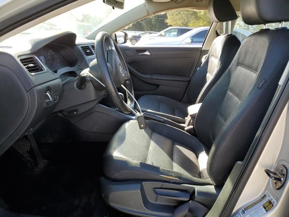 JETTA 2011 Glove Box 4871593