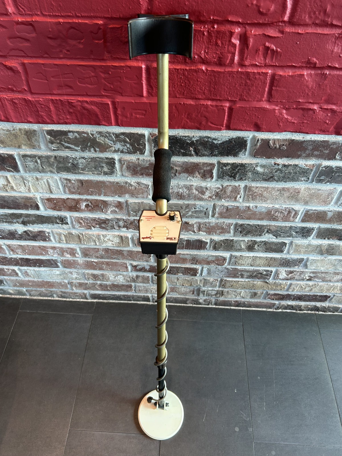 Tesoro COMPADRE Metal Detector with 5.75 Inch Coil, New Battery, Manual - Nice!