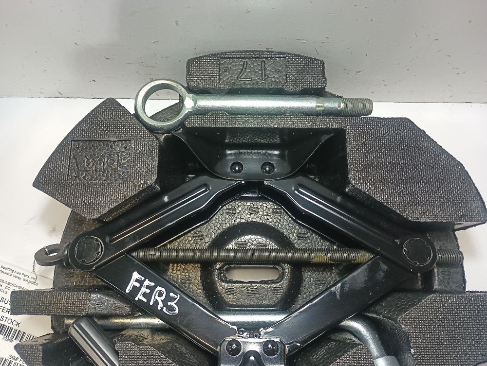 2016 FORESTER Jack and Tools 12524382