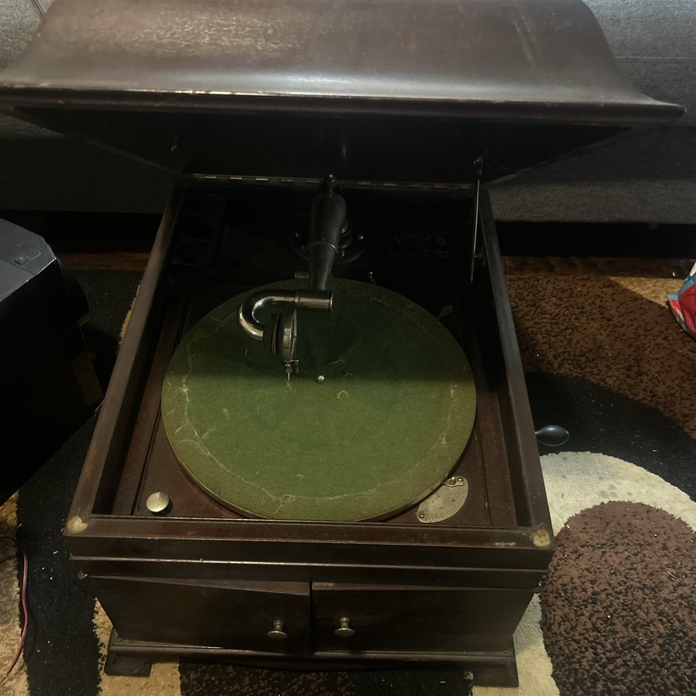 Antique Oak Table Top Victrola -Victor Talking Machine VV-IX. Untested