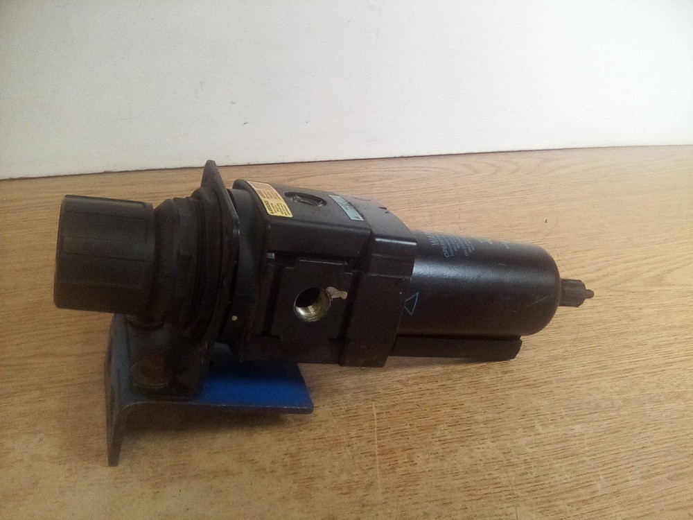 Wilkerson B28-03-FL00 Filter Regulator W/Mount