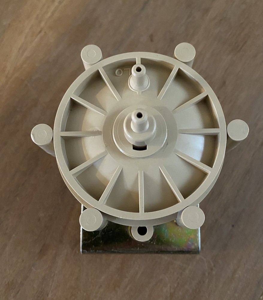 KMC STATIC PRESSURE TRANSMITTER, TSC-2003, NEW, OPEN BOX