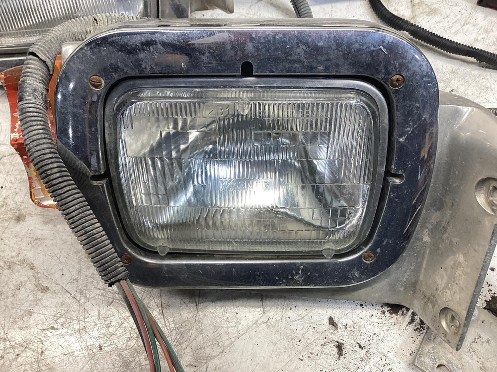 1987-2010 Peterbilt 357 Right/Passenger Headlamp - Used