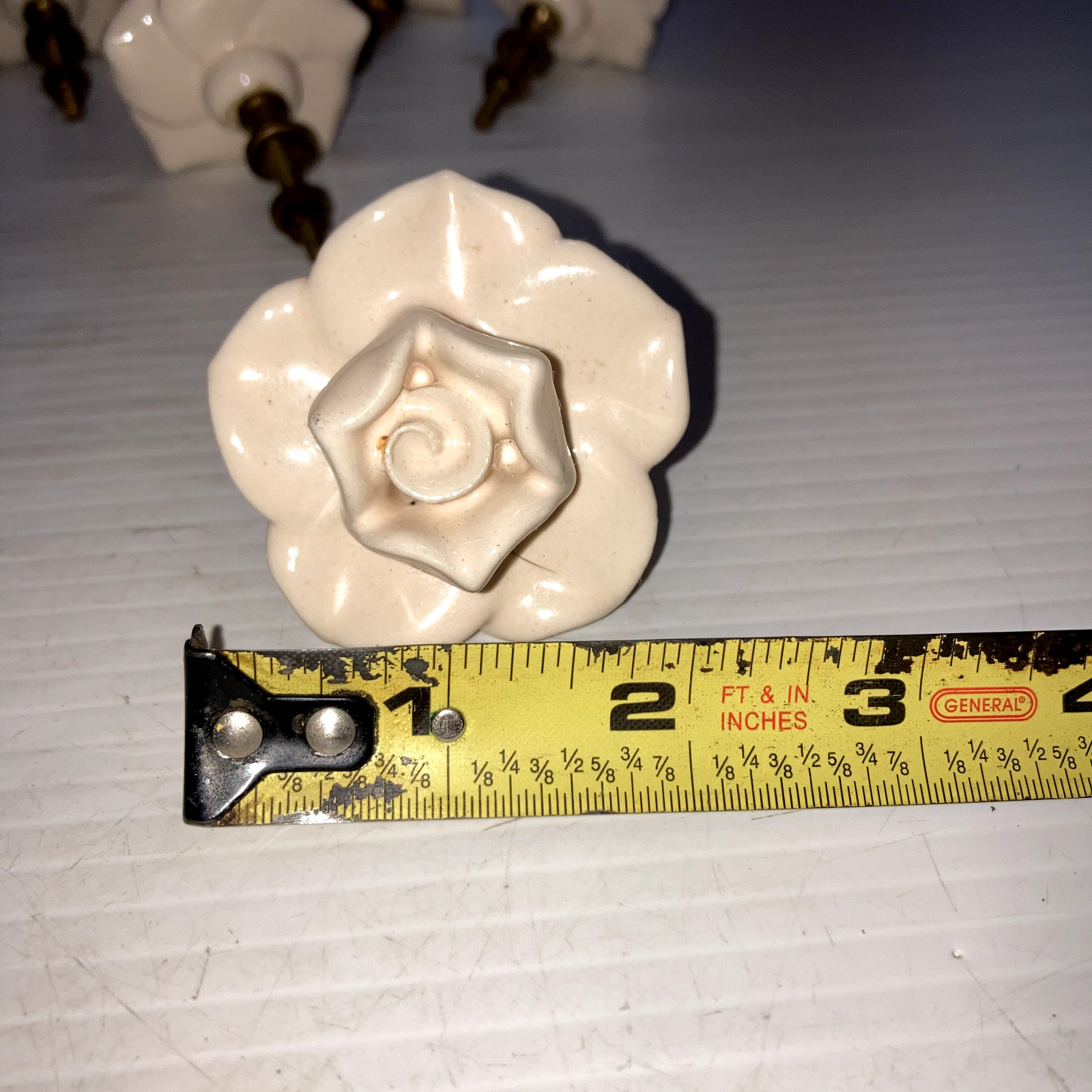 Ceramic Rose Shaped Drawer Pulls Knobs Set Of 8 Creme