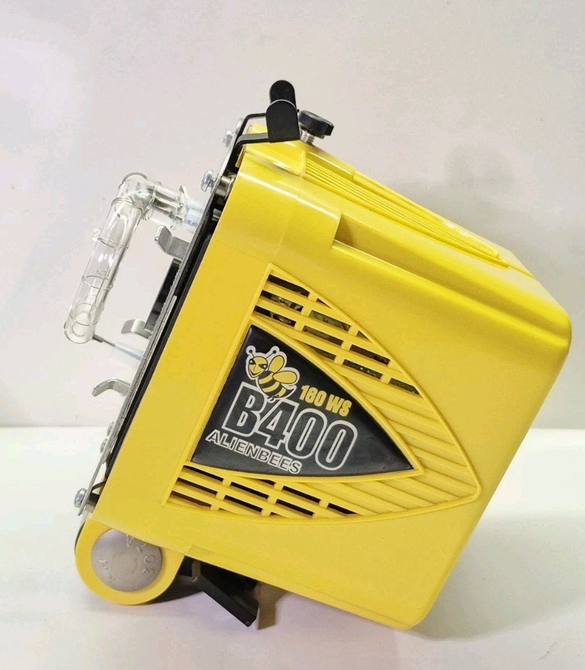 Paul C. Buff B400 AlienBees Yellow Studio Light Bundle - Light/Case/Reflector