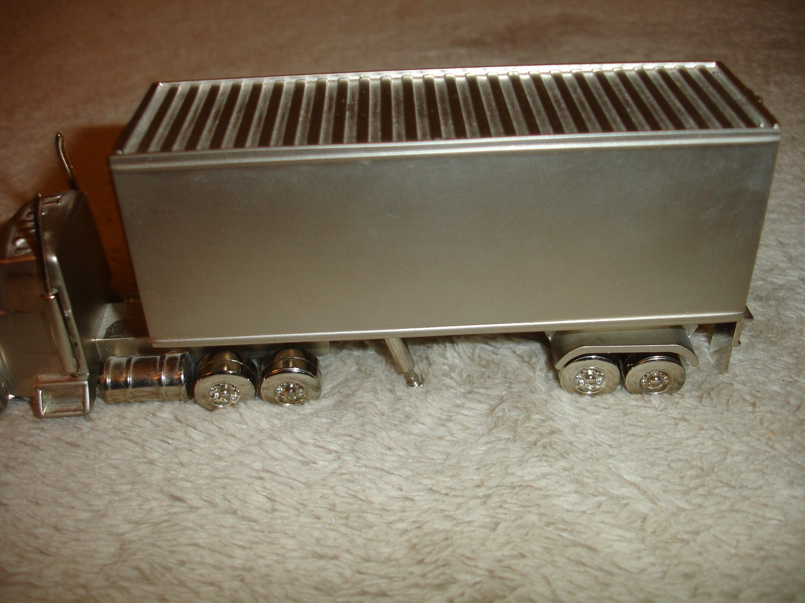 Adesa Little Rock Diecast Semi Truck 18 Wheeler Desk Clock 5.75" Silvertone